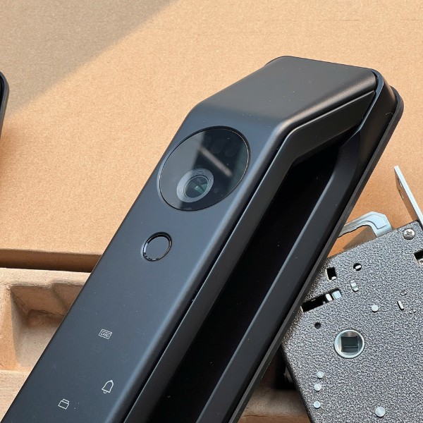 khoa-cua-dien-tu-Bosch-FU6-PLUS-1